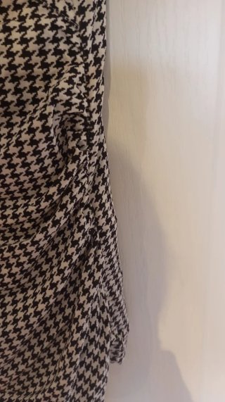 Camiseta pata de gallo. Sin mangas y lazo. Tall P