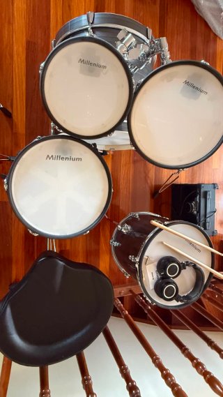 Millenium MPS-1000 E-Drum Set + Sillín