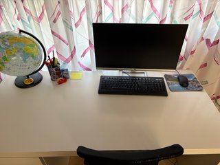 scrivania con sedia in omaggio