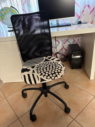 scrivania con sedia in omaggio