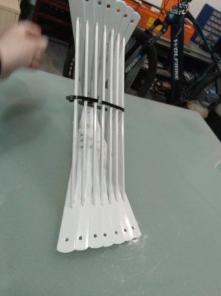 Escuadras metálicas nuevas