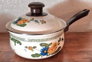 Panela Vintage em Porcelana e metal