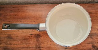 Panela Vintage em Porcelana e metal