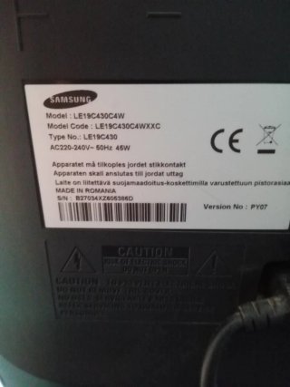 Televisión Samsung 42 cm de ancho 24 cm de alto