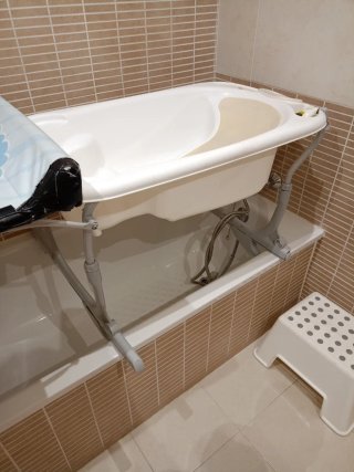 Bañera bebe sobre bañera