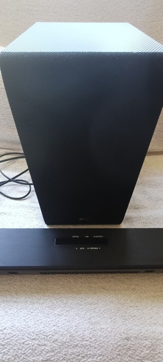 Barra de sonido de LG modelo SJ3 de 300 watios