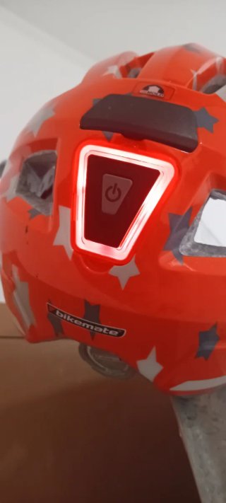 Casco niño con luz atras