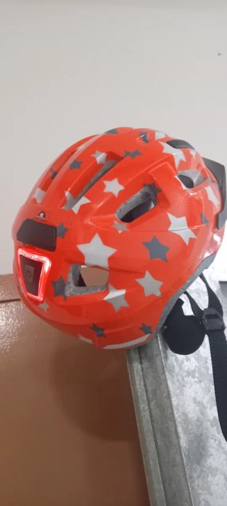 Casco niño con luz atras