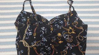 Vestido estampado cadenas y flores