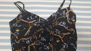 Vestido estampado cadenas y flores