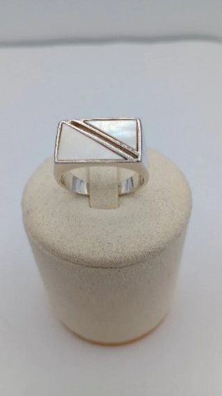 Anillo de plata