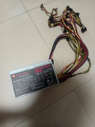 Fuente thermaltake 700w
