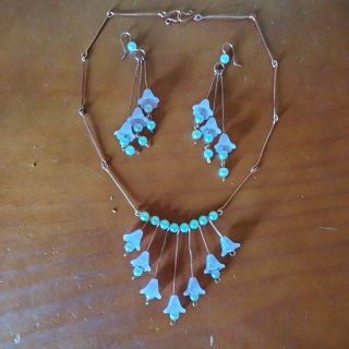 Conjunto de pendientes y gargantilla de cobre