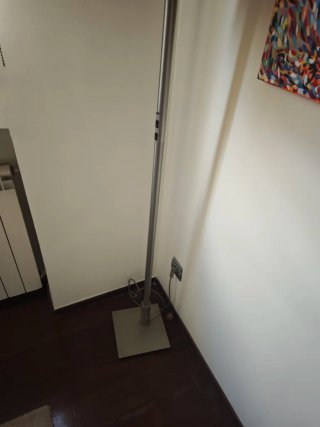 Preciosa lámpara de pie metálica