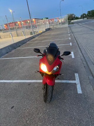 Honda CBR 600F Sportbike Roja y Negra