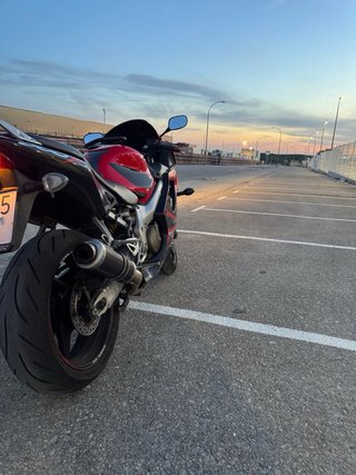 Honda CBR 600F Sportbike Roja y Negra