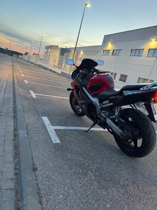 Honda CBR 600F Sportbike Roja y Negra