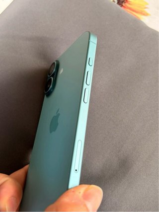 Apple iPhone 16