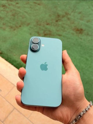 Apple iPhone 16