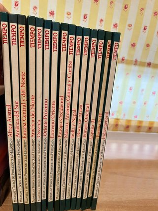 Colección de títulos de la antigua revista Tiempo