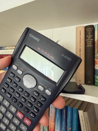 Calculadora Casio fx-82MS