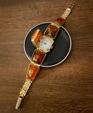 Orologio vintage Chaika con ambra del Baltico 70s