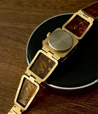 Orologio vintage Chaika con ambra del Baltico 70s