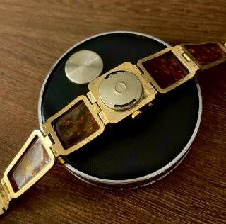 Orologio vintage Chaika con ambra del Baltico 70s