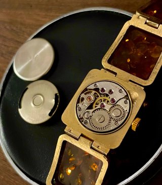 Orologio vintage Chaika con ambra del Baltico 70s