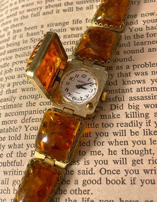 Orologio vintage Chaika con ambra del Baltico 70s