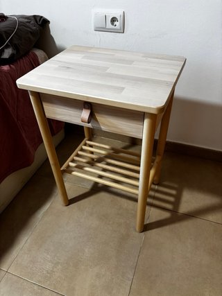 BJÖRKSNÄS mesitas de noche IKEA