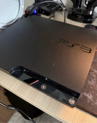 PS3 Slim 1TB con juegos PS1, PS2, PS3