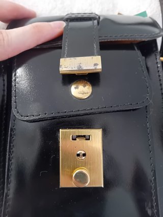BOLSO PEQUEÑO BANDOLERA CUERO NEGRO