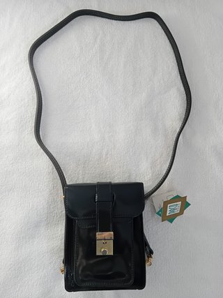 BOLSO PEQUEÑO BANDOLERA CUERO NEGRO