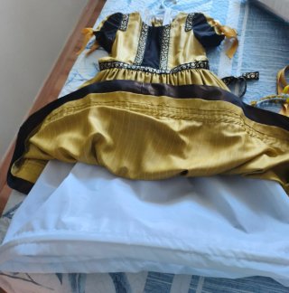 Vestido de niña de dama medieval. Talla 6-7 años
