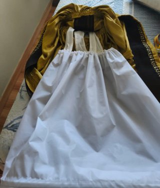 Vestido de niña de dama medieval. Talla 6-7 años