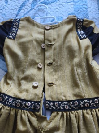 Vestido de niña de dama medieval. Talla 6-7 años