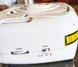 Radio CD MP3 portátil marca  ELBE