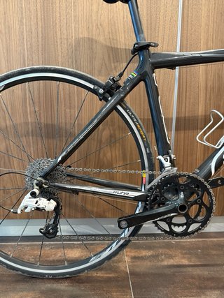Felt F1 Carbon T49 – SRAM Rival/Apex – Mavic Aksiu