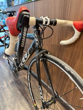 Felt F1 Carbon T49 – SRAM Rival/Apex – Mavic Aksiu