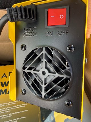 Soldadora Inverter ADM 140A