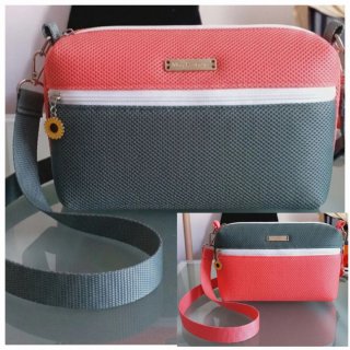 Bolso bandolera 3 cremalleras. Tirante regulable.