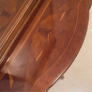Recibidor de madera con marquetería