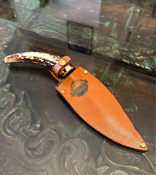Cuchillo artesanal con funda de cuero