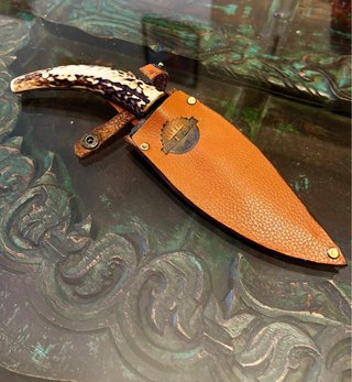 Cuchillo artesanal con funda de cuero