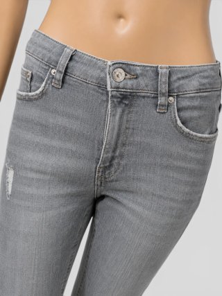 Vaqueros Zara Rotos Talla M (38). Zara