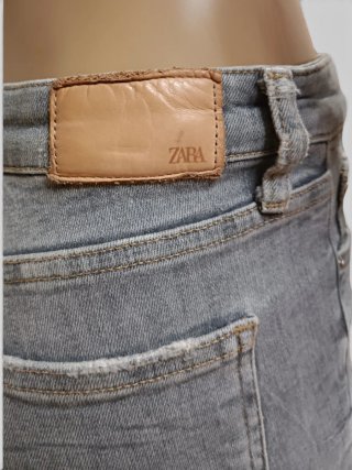 Vaqueros Zara Rotos Talla M (38). Zara