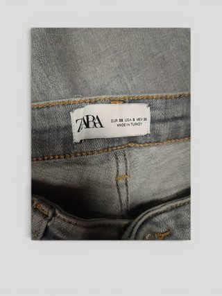 Vaqueros Zara Rotos Talla M (38). Zara