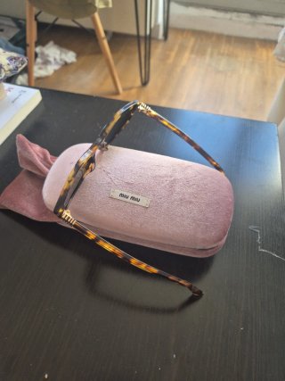 Gafas Miu Miu modelo SMU A06