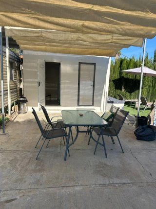 Parcela con piscina